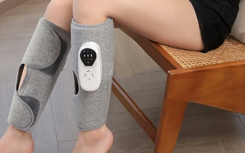 Person seated comfortably wearing both wraps; the maker describes the vibration mode as hand-kneading style.